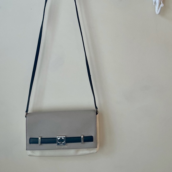 Kate Spade summer handbag. - Picture 2 of 2